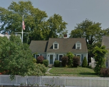 House Sitting in Salem, Massachusetts