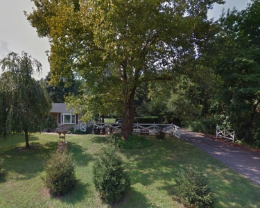 House Sitting in Manalapan, New Jersey