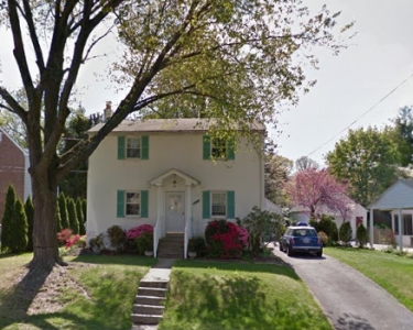 House Sitting in Kensington, Maryland