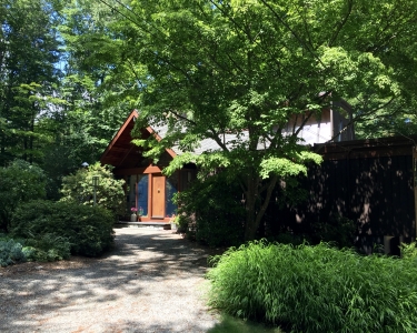 House Sitting in Woodbridge, Connecticut