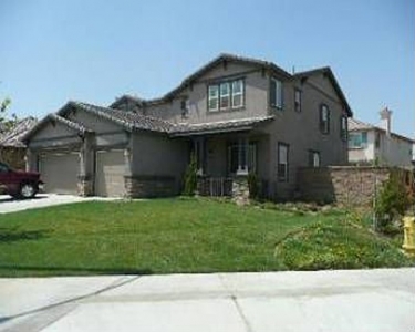 House Sitting in Mira Loma, California