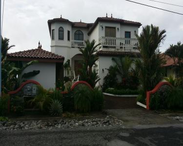 House Sitting in Playa La barqueta, Panama