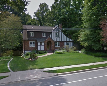 House Sitting in Arlington, Virginia