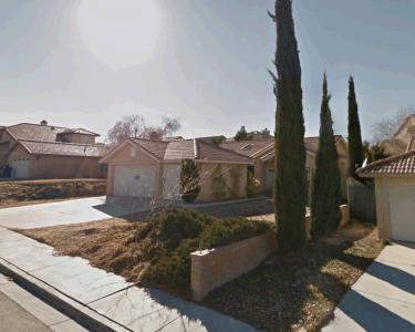 House Sitting in Palmdale, California