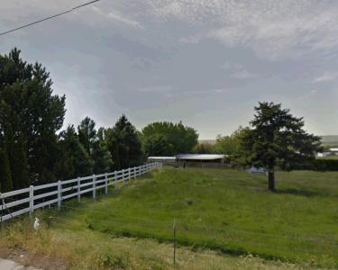 House Sitting in Finley, Washington