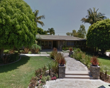House Sitting in Villa Park, California