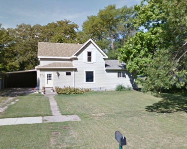 House Sitting in Lake Preston, South Dakota