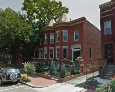 House Sitting in Washington, District of Columbia