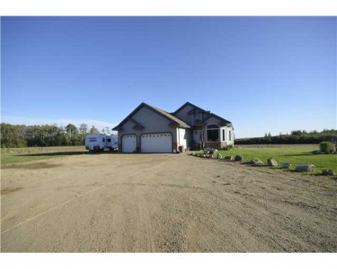 Luxury Home in Leduc County, Canada