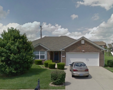 House Sitting in Shelbyville, Kentucky