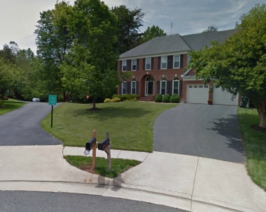 House Sitting in Centreville, Virginia