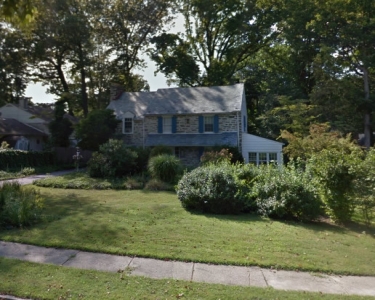 House Sitting in Glenside, Pennsylvania
