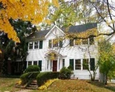 View Details of House Sitting Assignment in Grosse Pointe, Michigan