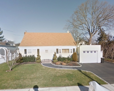 House Sitting in Wantagh, New York