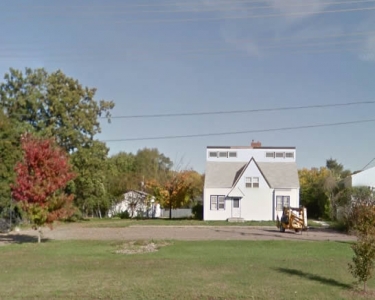 House Sitting in Newport, Minnesota