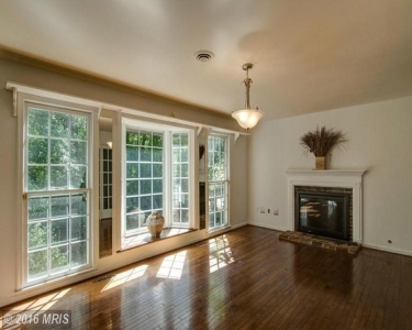 View Details of House Sitting Assignment in Oakton, Virginia