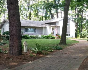 House Sitting in Annandale, Virginia