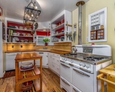 House Sitting in Oakland, California