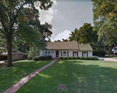 House Sitting in Prairie Village, Kansas