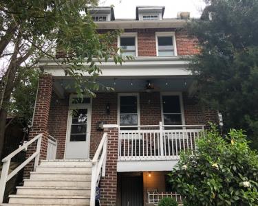 House Sitting in Washington, District of Columbia