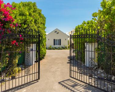 House Sitting in Turks And Caicos, Caribbean