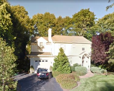 House Sitting in Wellesley, Massachusetts