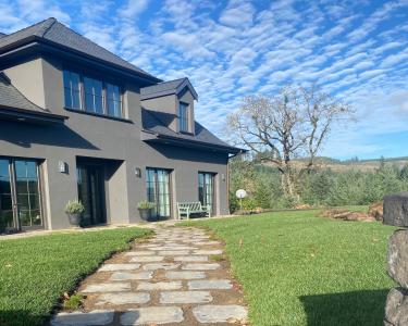 House Sitting in Dallas, Oregon