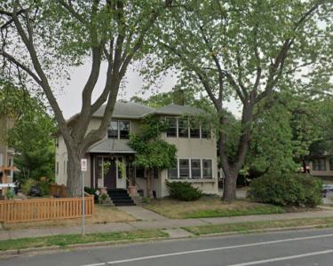 House Sitting in Minneapolis, Minnesota