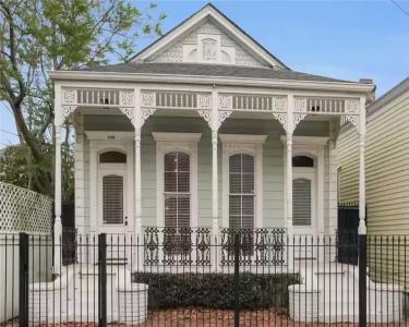 House Sitting in New Orleans, Louisiana