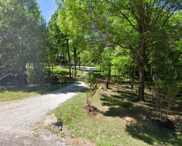 House Sitting in Streetman, Texas