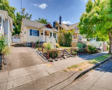 View Details of House Sitting Assignment in Portland, Oregon