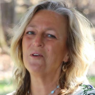House Sitter Lynne Czysz