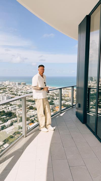 House Sitter Kyle Bussenger