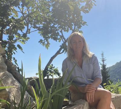 House Sitter Tracey Jones