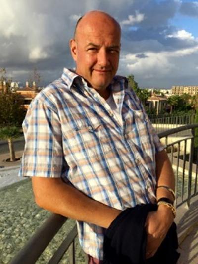 House Sitter Mitchell Hart