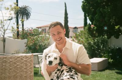 House Sitter Grant Valenstein