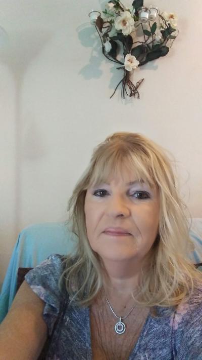 House Sitter Shelli Waluk