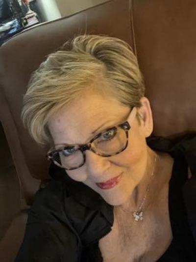 House Sitter Stefany Summers