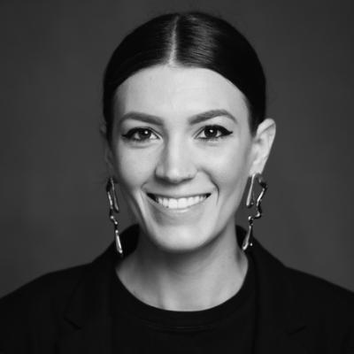 House Sitter Katarina Van Ledtje