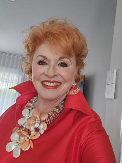 House Sitter Cherie Donavan
