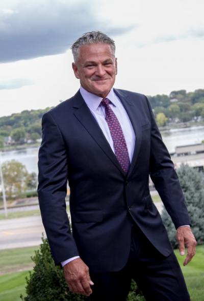 House Sitter Tommy Leftwich