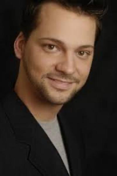House Sitter Mason Hollandbeck